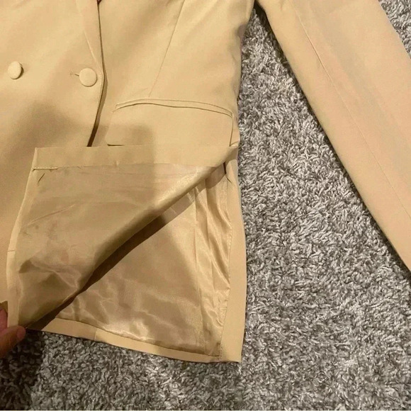 Missguided Oversized Blazer - Picture 2 of 5